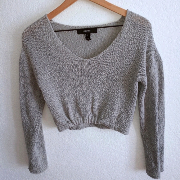 Forever 21 Tops - FOREVER 21 GRAY V-NECK CROP SWEATER SZ. S EUC